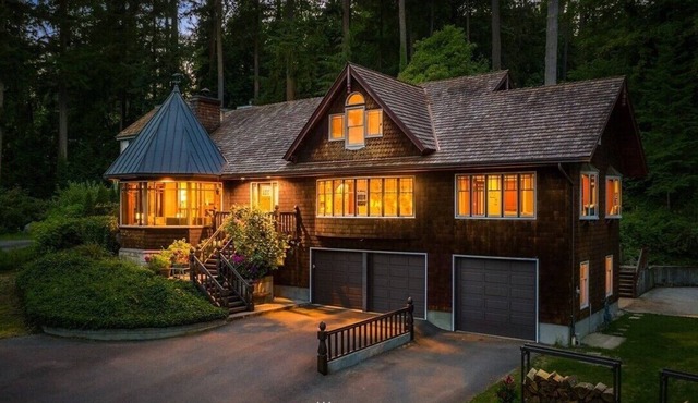 Custom Lakeview Lodge - walking distance to Juanita Beach
