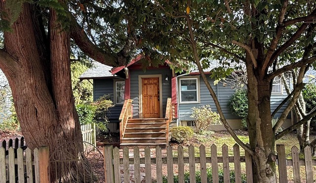 Cute 3-bedroom cottage in SW Portland Hills for your getaway