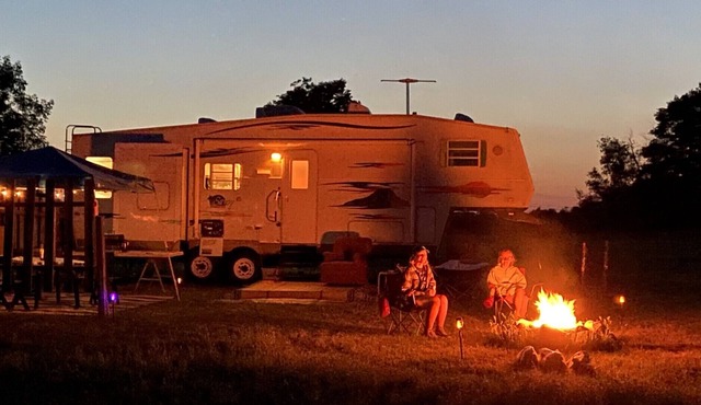 Cute Camper w/ firepit nestled next to woods with lots of wildlife.