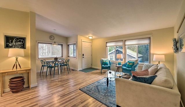 Cute Cottage w/Deck Walk 115 Ft to Brewery & Cafe