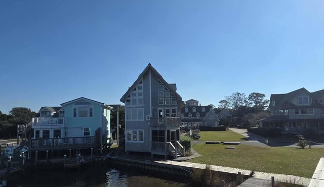 CV9A: Waterfront One-Bedroom Villa with Loft and Sun deck.