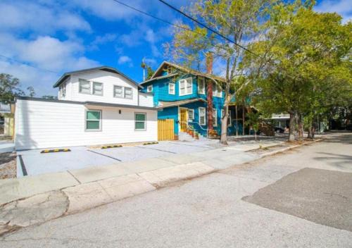 Delightful 2 BR Downtown Sarasota Condo - The White Pearl