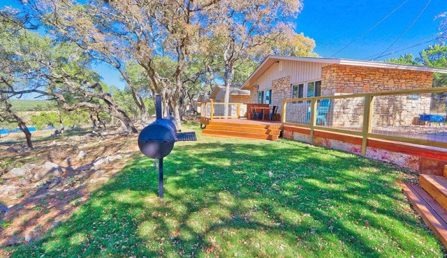 Delightful Cottage for 4 Guests in Canyon Lake!