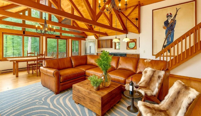 Designer 4-bedroom house in charming Stratton home sleeps 16