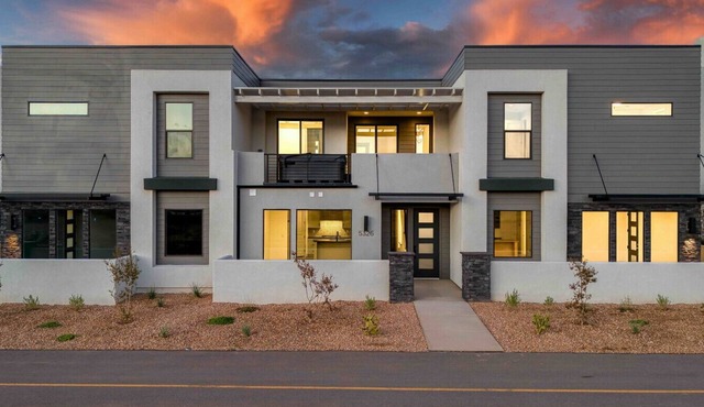 🌵 Designer Model Home | Sleeps 14 | Hot Tub + Game Zone | Desert Color Lagoon Access