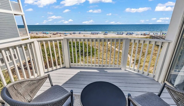 Direct Oceanfront w/Private Balcony