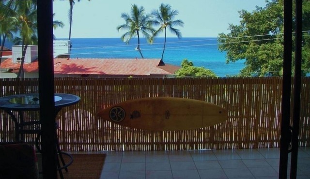 Direct Ocean View in the Heart of Kailua-Kona/At startline for Ironman!