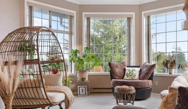 Discover Tree Top StunningView | 4 bedrooms | 7 Sleeps | AC | Free parking