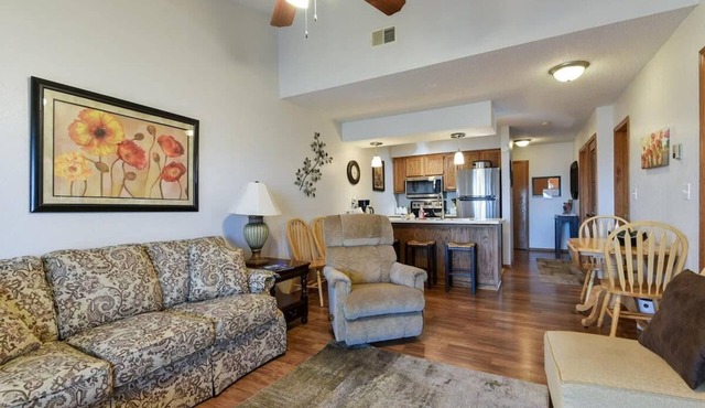 Divine 9 Condo -Fishing Lake & Hiking Trails!