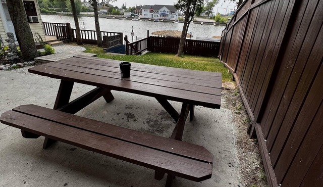 Dock Life Beach 1 - Walkout to River, 5 bdrm, 14 ppl, 3 min walk to Beach, Sauna