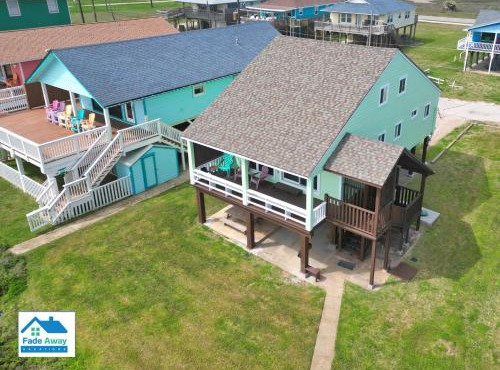 Dolphins Beach Cottage on the Beach - Sleeps 12