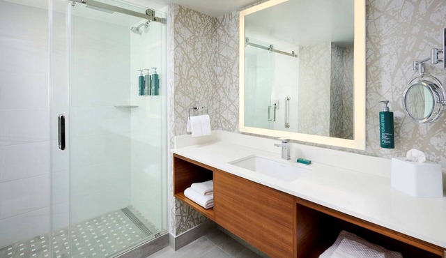 DoubleTree by Hilton Windsor Hotel & Suites in Windsor