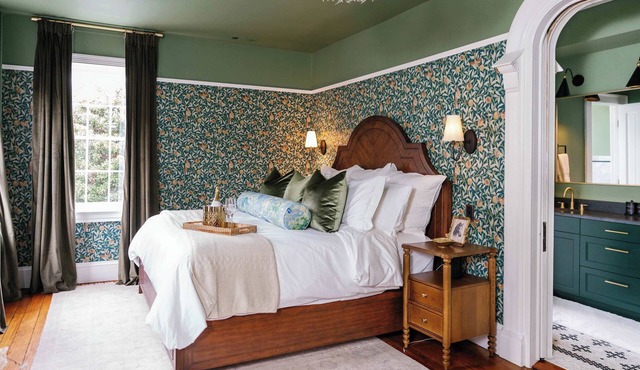 Downham House - Heart of Old Town, Walk Score 97, & Newly Renovated!