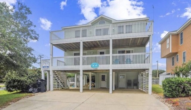 dowNtime~ Hot Tub~ 3 Story beach cottage