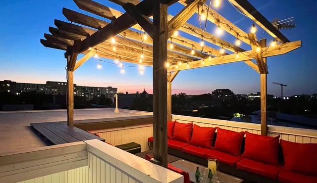 Downtown DC Rowhouse Apartment 3-Bedroom Suite-A