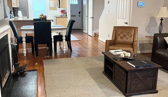 Downtown house walk to Cherry Blossom, Museums, Nat Park -Free Parking