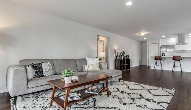 Downtown Kirkland - Luxury 3rd Street Retreat