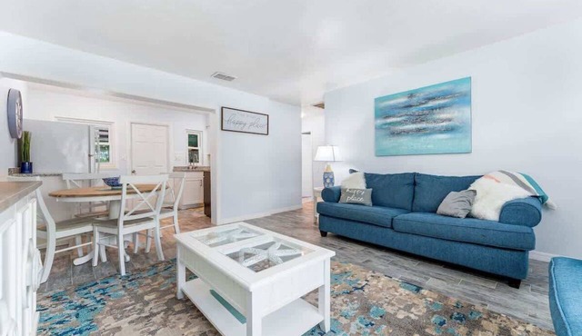 Downtown SRQ *Laurel Park * 2 bedrooms * 75” TV