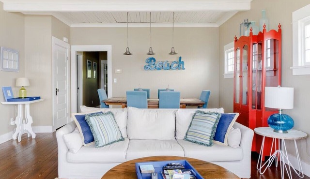 Dragonfly Beach House: Walk The Beach Or Soak Under The Stars In The Hot Tub!