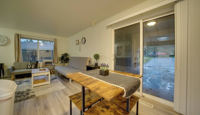 Eastside Tech Hub Home Base Near I-90 & Factoria!
