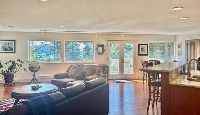 Eastsound Overlook - NEW LISTING/SALISH VIEWS/WALK TO TOWN! in Eastsound