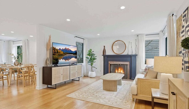 Elegant 3B House near UW, Remodeled & EV Parking