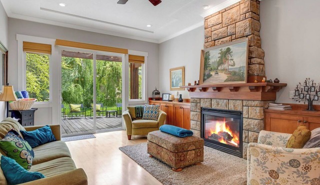 Elegant Boise River Home at Bown Crossing with Hot Tub
