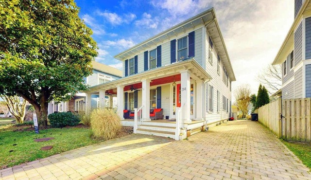 Elegant house near the ocean with AC, W/D & outdoor space - walk to boardwalk