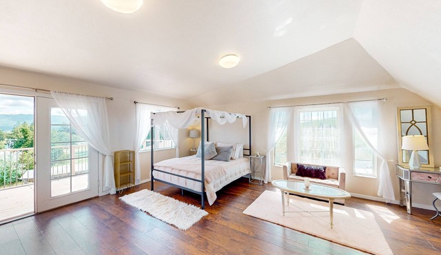 Elegant wine lover's acreage with patio, chef's kitchen, & AC - dog-friendly