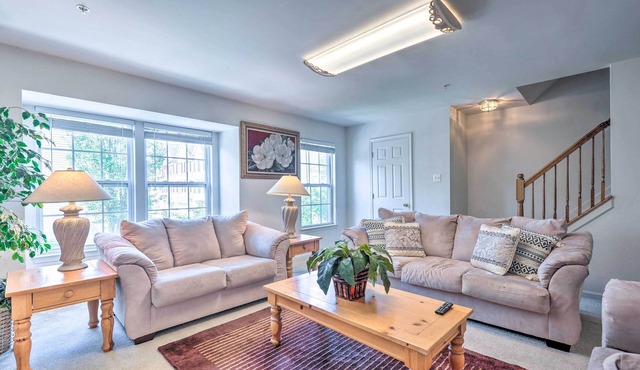 Elkridge Townhome ~ 15 Mi to Dtwn Baltimore!