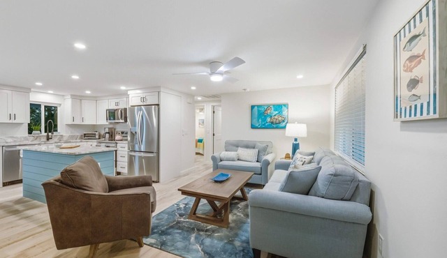 Englewood Private Vacation Cottage with Stand-alone Hot Tub