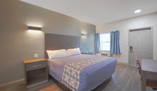 Enjoy Kitchenette Room Near Kennedy Center, Parking Available
