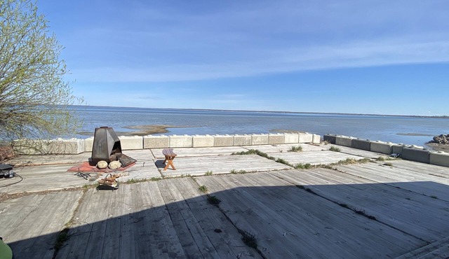 Enjoy one of Alberta’s largest sand deposits! Beautiful Sunsets and cute town.