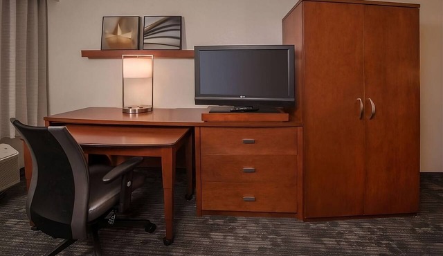 Enjoy the Best of Arlington! with Self Parking & Onsite Starbucks! Pets Allowed
