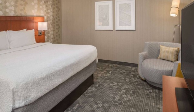 Ensuring a Very Comfortable & Memorable Stay! Pets are Allowed, w/Indoor Pool!