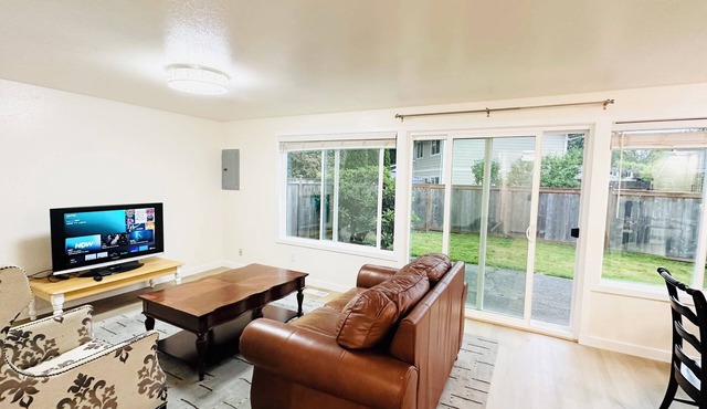 Entire house/garage/fully fenced yard on quiet street