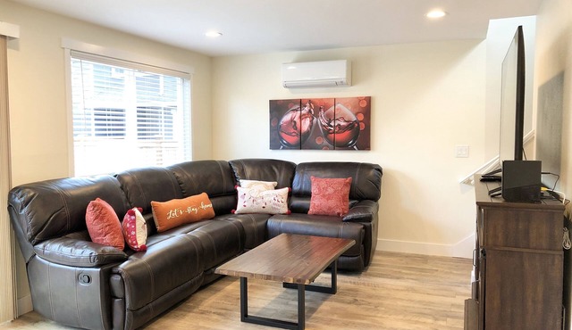 Entire Semi-Detached Kirkland Townhome