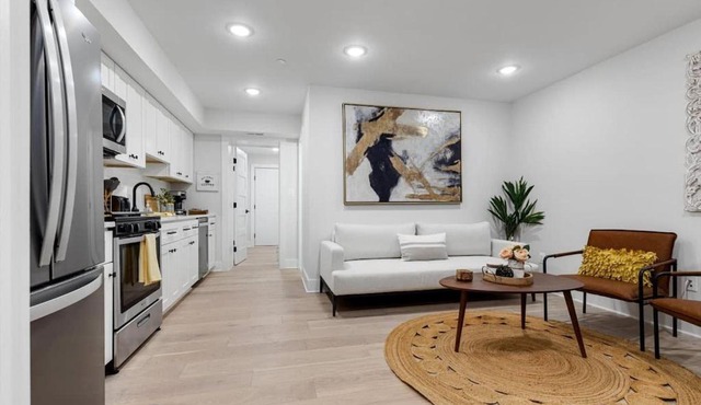 Excellent 2-BR Condo in Hip Area of DC