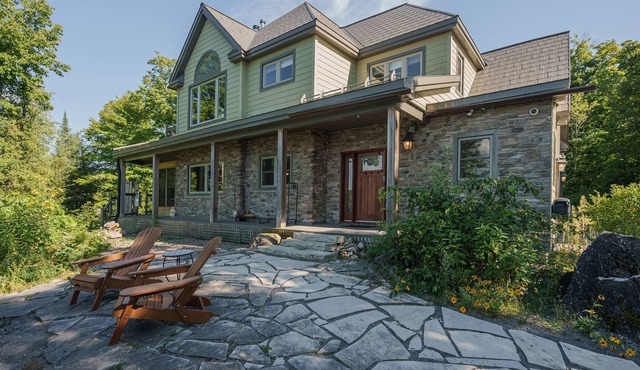 Executive 4 Season Lake House