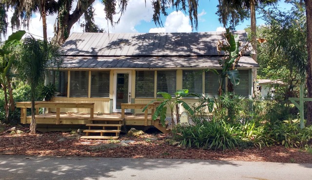 EXPERIENCE AUTHENTIC OLD FLORIDA @ THIS CRACKER COTTAGE; WALK TO DE LEON SPRINGS