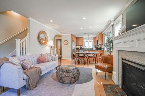 Exquisite Central Townhome with Spacious Loft and Gourmet Kitchen