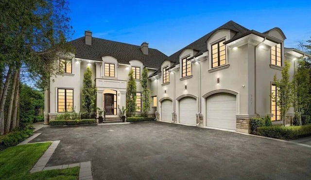 Exquisite private Villa just outside of the city.