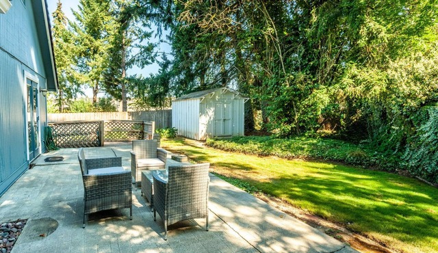 Exquisite Tualatin 2BR w/Parking, nr Shops & Restaurants, by Blueground