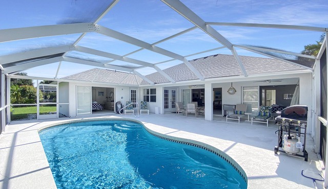 Fabulous Fairway, heated pool, sleeps 8