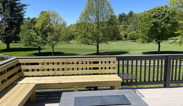 "Fairway Cottage" Golf, Hike, Explore, Relax. EV Charger. Open All Seasons!