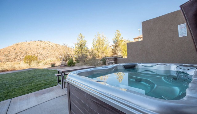Fairway views, pools, private hot tub