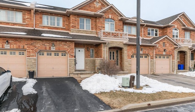 Family 3BR 2.5Bath Townhome. Hot Tub, BBQ, Gym