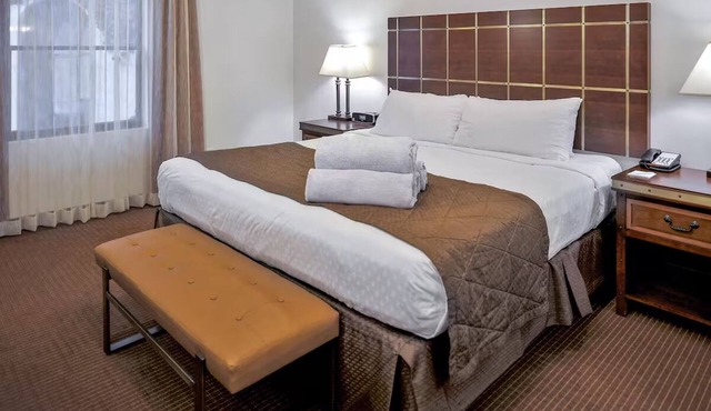 Family Base w/Kitchen: TWO 2BR Suite w/Onsite Mini-Golf & Playground Access