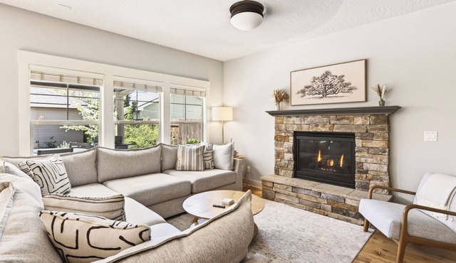 Family Friendly 4-bedroom Home with Hot Tub Near BSU, Downtown and Airport