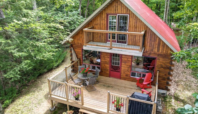Family Friendly Beautiful Lake Front Cottage